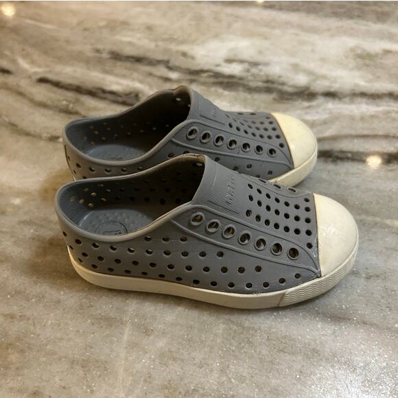 Native Shoes Toddler Size 8C – Gray Slip-On, Gender Neutral - Picture 4 of 8